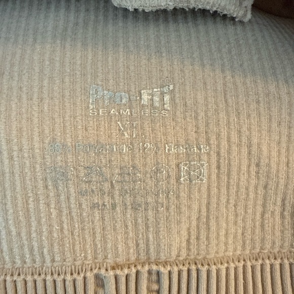 Beige Ribbed Seamless Sports Bra – Snap Front – Racerback – Size XL - Picture 3 of 3